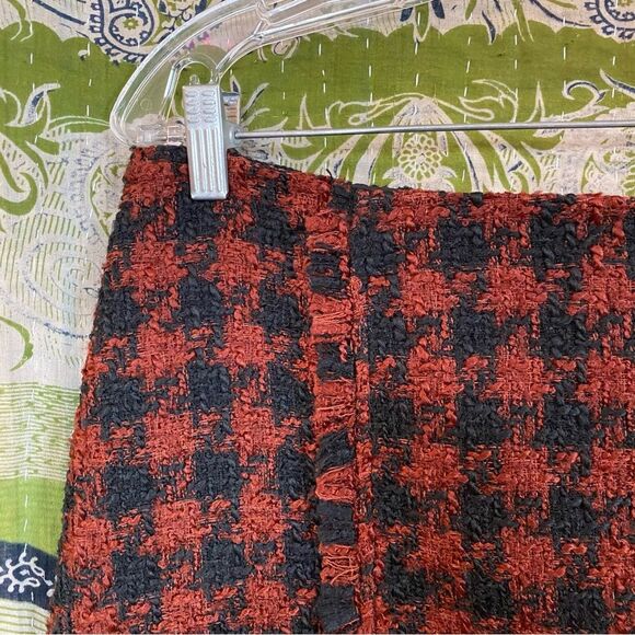 House of Harlow Red and Black Houndstooth Tweed Mini Skirt Size Medium - Picture 2 of 15